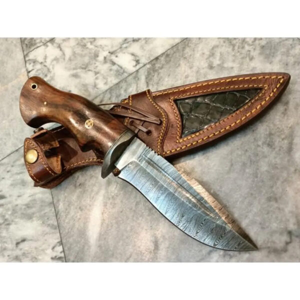 Handmade Damascus bowie knife with sheath Fixed blade hunting knife for Survival Ergonomic Walnut wood handle handmade - Image 2