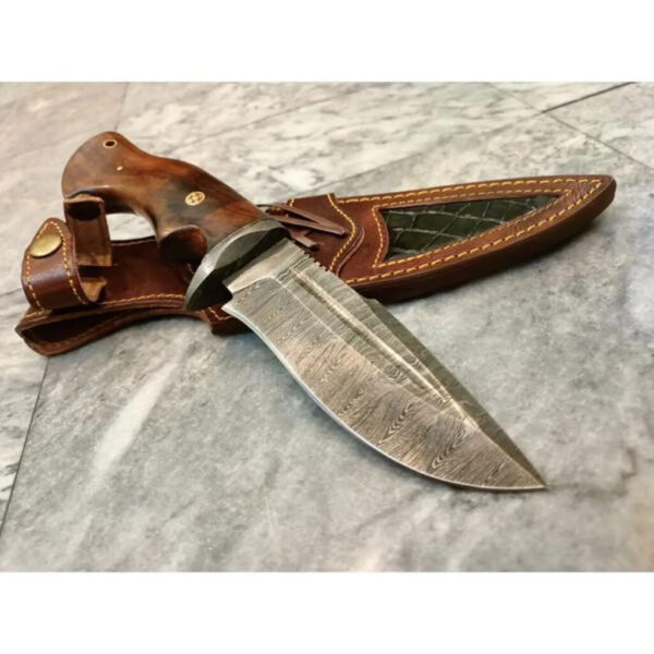 Handmade Damascus bowie knife with sheath Fixed blade hunting knife for Survival Ergonomic Walnut wood handle handmade - Image 3
