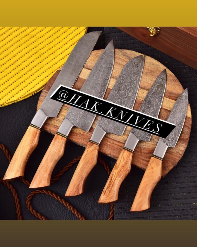 HAK CHEF'S KNIVES / American Style ROSEWOOD + SPECIAL BURL / SET OF 5 SET OF 5 PIECES — Steel and Damascus Also avaliable in same style — Wood and Brass Handles — Hand Forged Includes: — (1) 23" Knives — (1) 21" Knives — (1) 15 " Knives __(1) 10” knives & (1) 8” Knives — Leather Case£ #knife #knifelife #knifestagram #knifemaking #knifemaker#knifepics #knifefanatics#edcknife #customknife #knifeparty #knifenuts #knifeart #knifefanatic #knifeaddiction #pocketknife #knifeobsession #chefknife #damascus #knife #knives #swordartonline #axe #leathersheath #christmas #knifefanatics #usa🇺🇸 #canada🇨🇦 #europe🇪🇺#spain🇪🇸#londonlife #turkey🇹🇷 #france🇫🇷