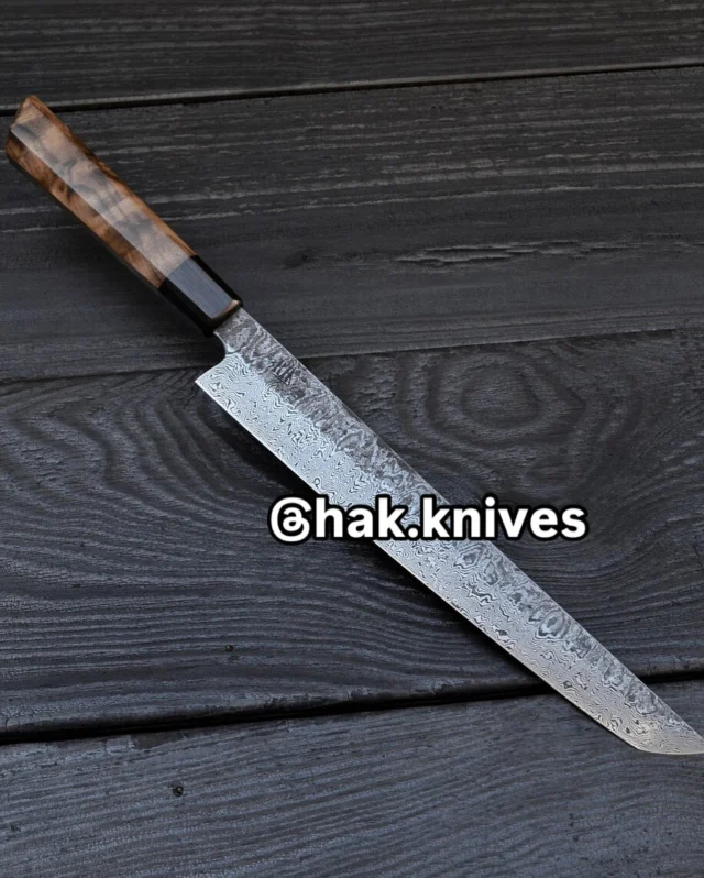 #knife #knifelife #knifestagram #knifemaking #knifemaker#knifepics #knifefanatics#edcknife #customknife #knifeparty#knifeart #knifefanatic #knifeaddiction#pocketknife#knifeobsession #chefknife#damascus #knife #knives #swordartonline #axe #leathersheath #christmas #knifefanatics #usa🇺🇸 #canada🇨🇦 #europe🇪🇺#spain🇪🇸#londonlife #turkey🇹🇷 #france🇫🇷#germany🇩🇪 Details Sakimaru 260mm in 120 layers Damascus steel Double bevel Sakimaru type knife made of 120 layers damascus (1095+15N20) Handle in stabilized wood of Turkish walnut root and African blackwood. Dimensions: Blade length: 260mm Handle length: 145mm Total length: 420mm Heel height: 38mm Thickness: 3.3mm that decreases distally to 2.5mm at mid-distance and 1.5 to 20mm from the tip. Weight: 198g Please note that this knife is made of carbon steel, therefore it requires maintenance.